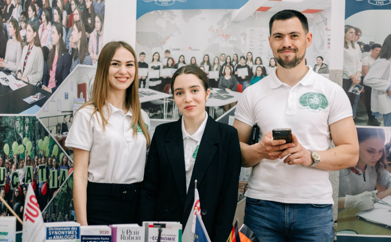Tinerii din Nordul Moldovei au făcut cunoștință cu oferta educațională a USARB în cadrul Târgului de Cariere organizat la Țaul, raionul Dondușeni